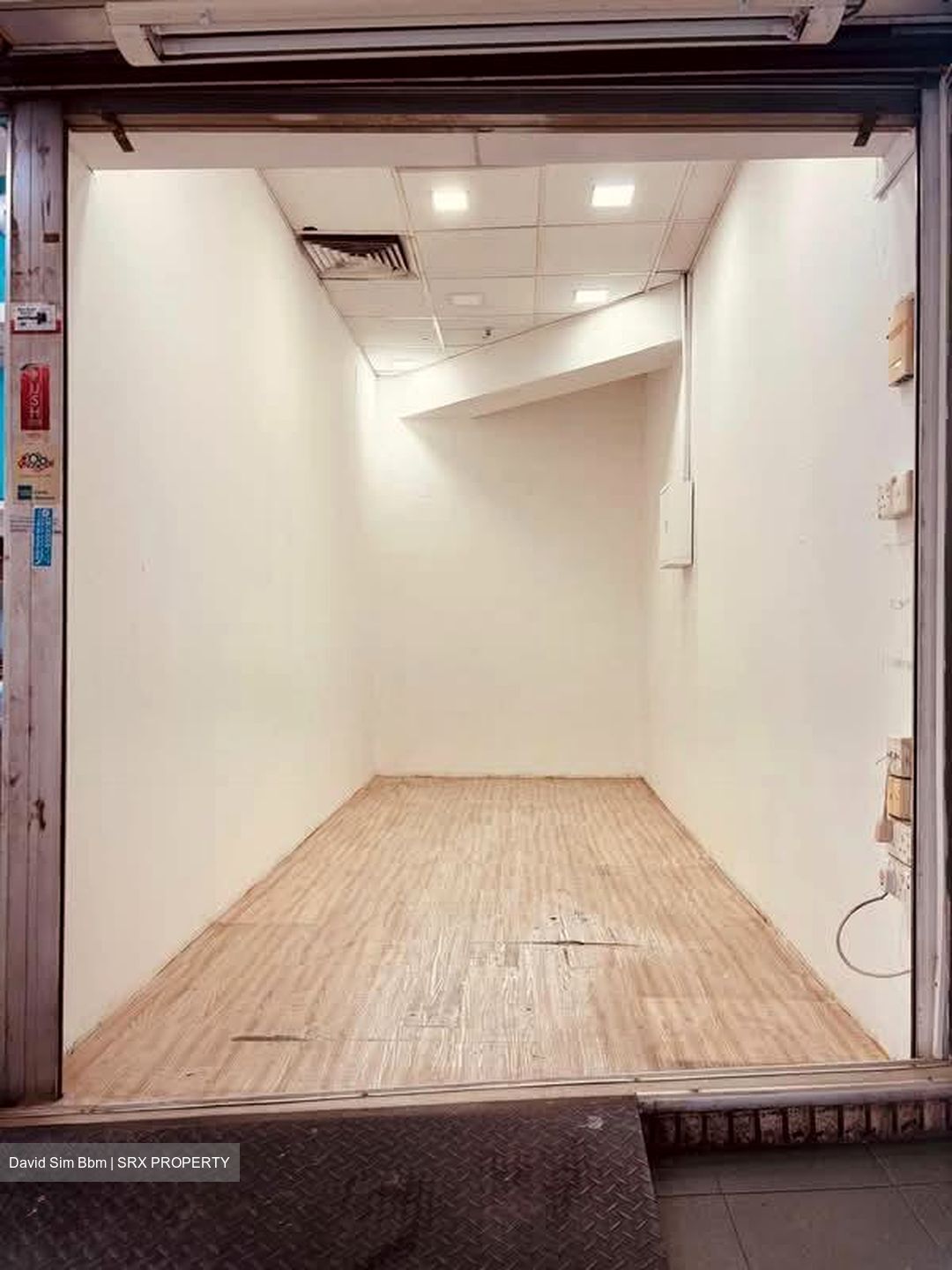 Sim Lim Square (D7), Retail #583288641
